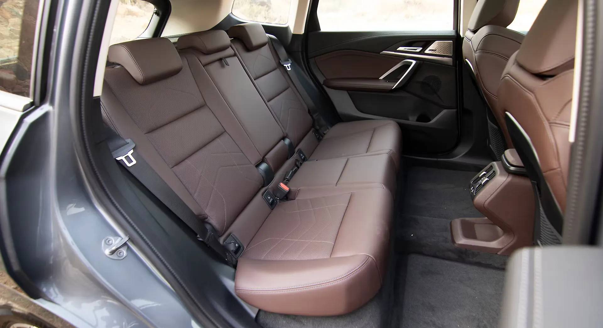 BMW iX1 LWB eDrive20L interior view 14