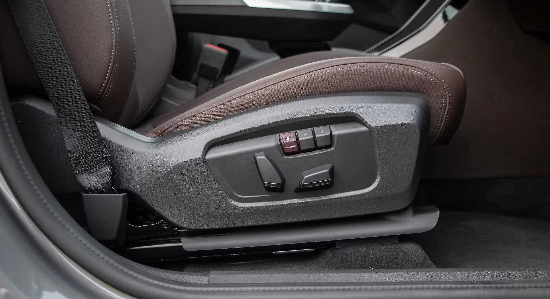 BMW iX1 LWB eDrive20L interior view 18