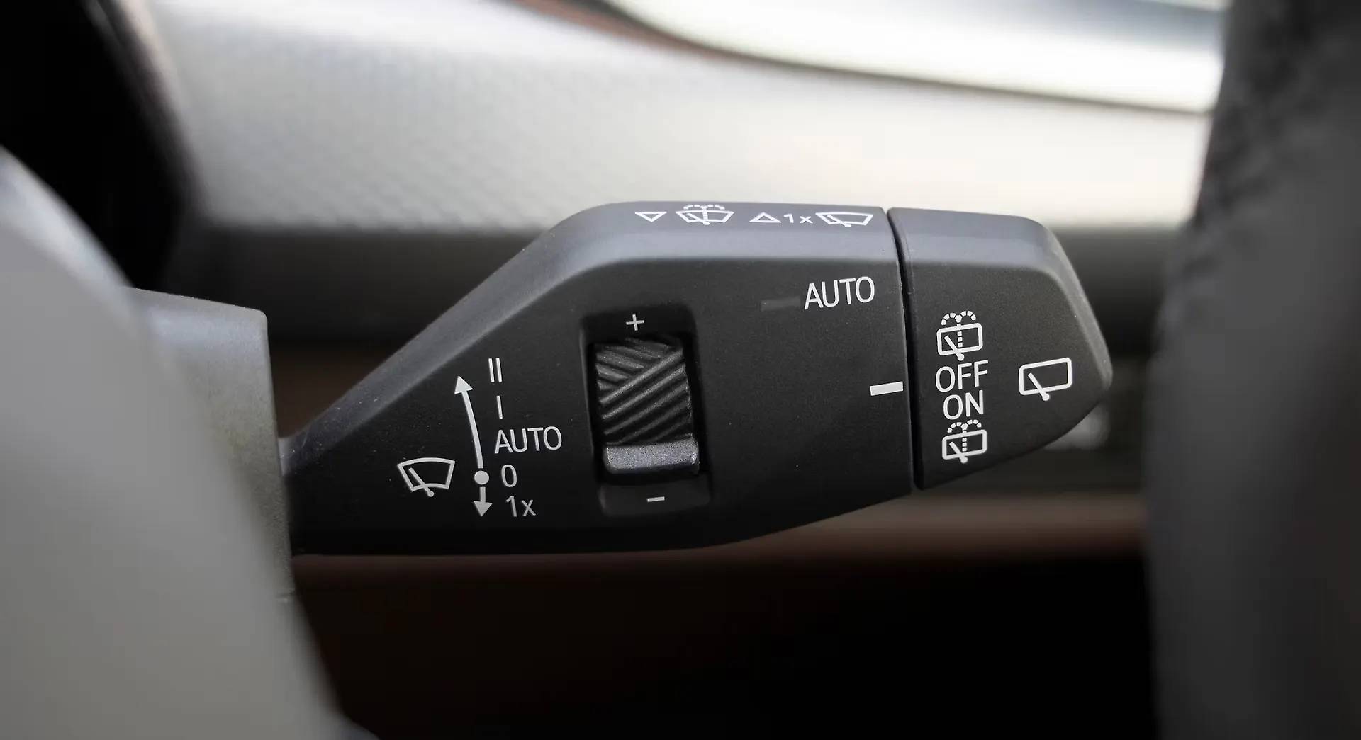 BMW iX1 LWB eDrive20L interior view 26
