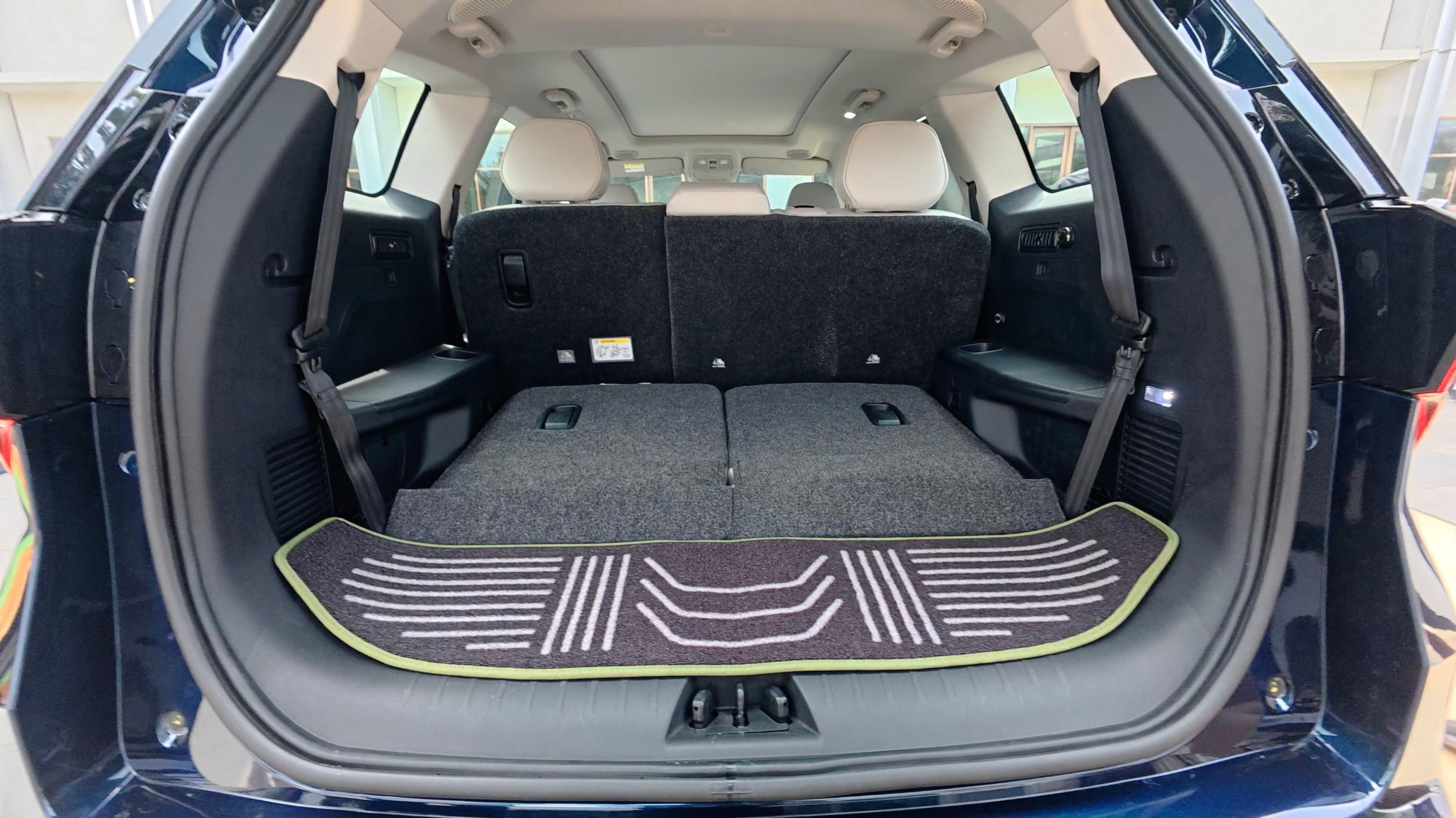 Mahindra XEV 9S interior view 1