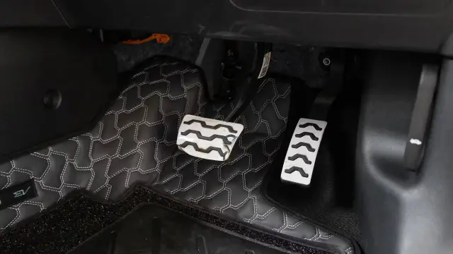 Kia Syros EV interior - Foot Pedals - image