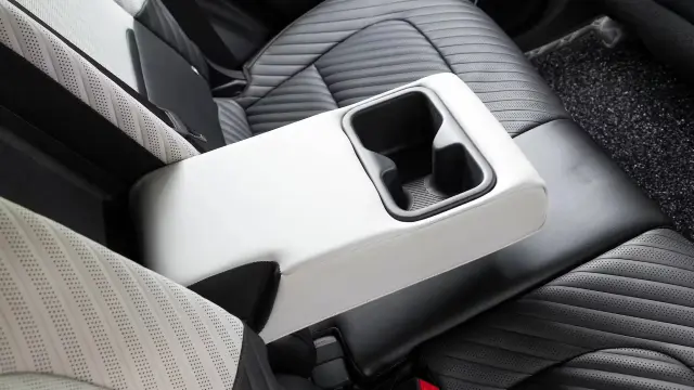 Kia Syros EV interior - Rear Cup Holders - image