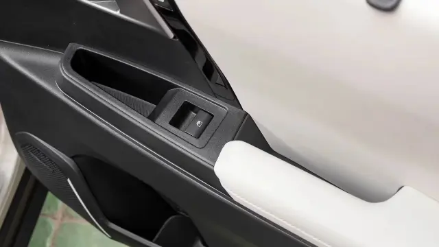 Kia Syros EV interior - Rear Power Window Switch - image
