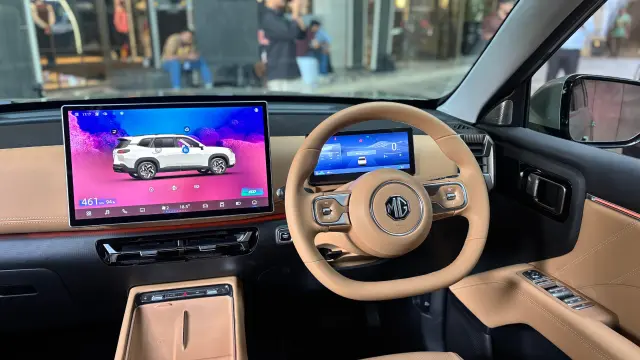 MG Hector Tomahawk EV interior - steering - image