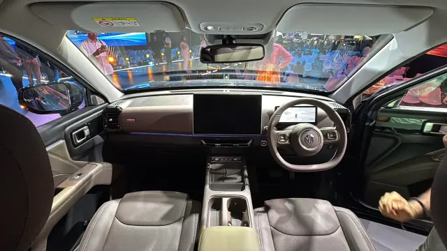 MG Hector Tomahawk PHEV interior - Dashboard - image