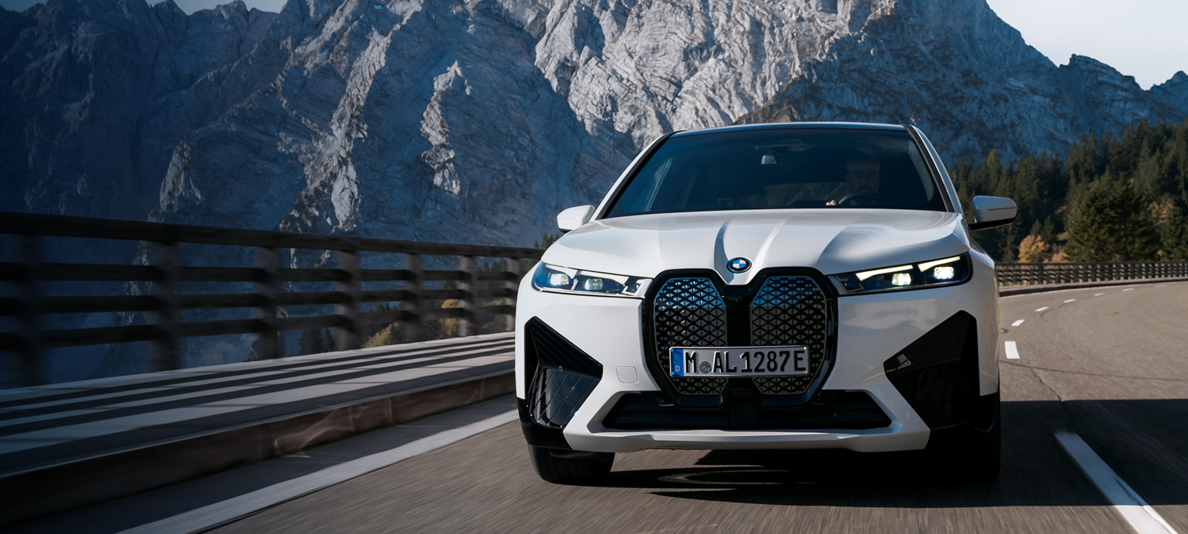 BMW iX xDrive50 — 1.40 Cr*