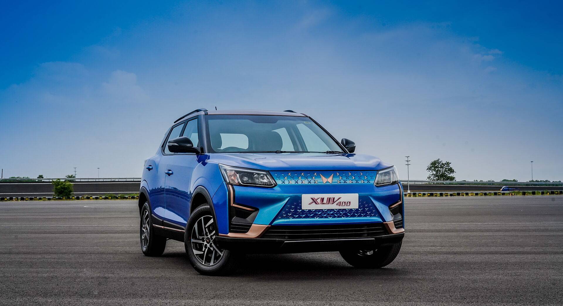 Mahindra XUV400 EV — 15.49 - 17.69 Lakh*
