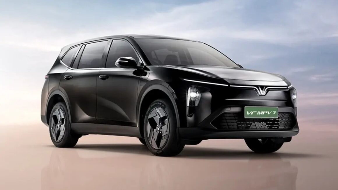 VinFast MPV 7 — 24.49 Lakh*